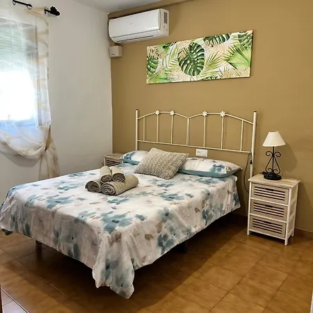 El Paraiso, En Pueblo Con Bonitas Vistas A La Costa Y Con Piscina * Mijas