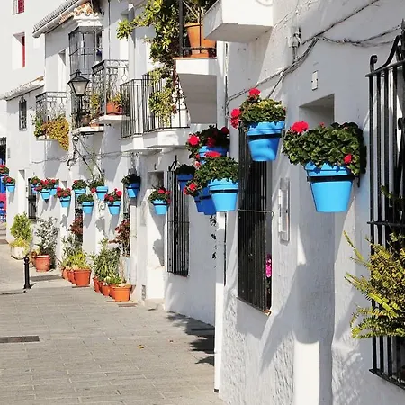 Appartement El Paraiso, En Pueblo Con Bonitas Vistas A La Costa Y Con Piscina Mijas